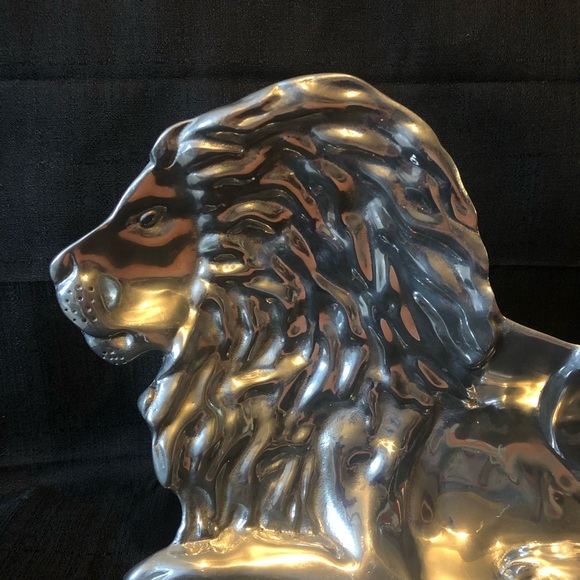 Lion platter: large silver metal raised decor or bowl: Mariposa made in Mexico - Picture 5 of 9